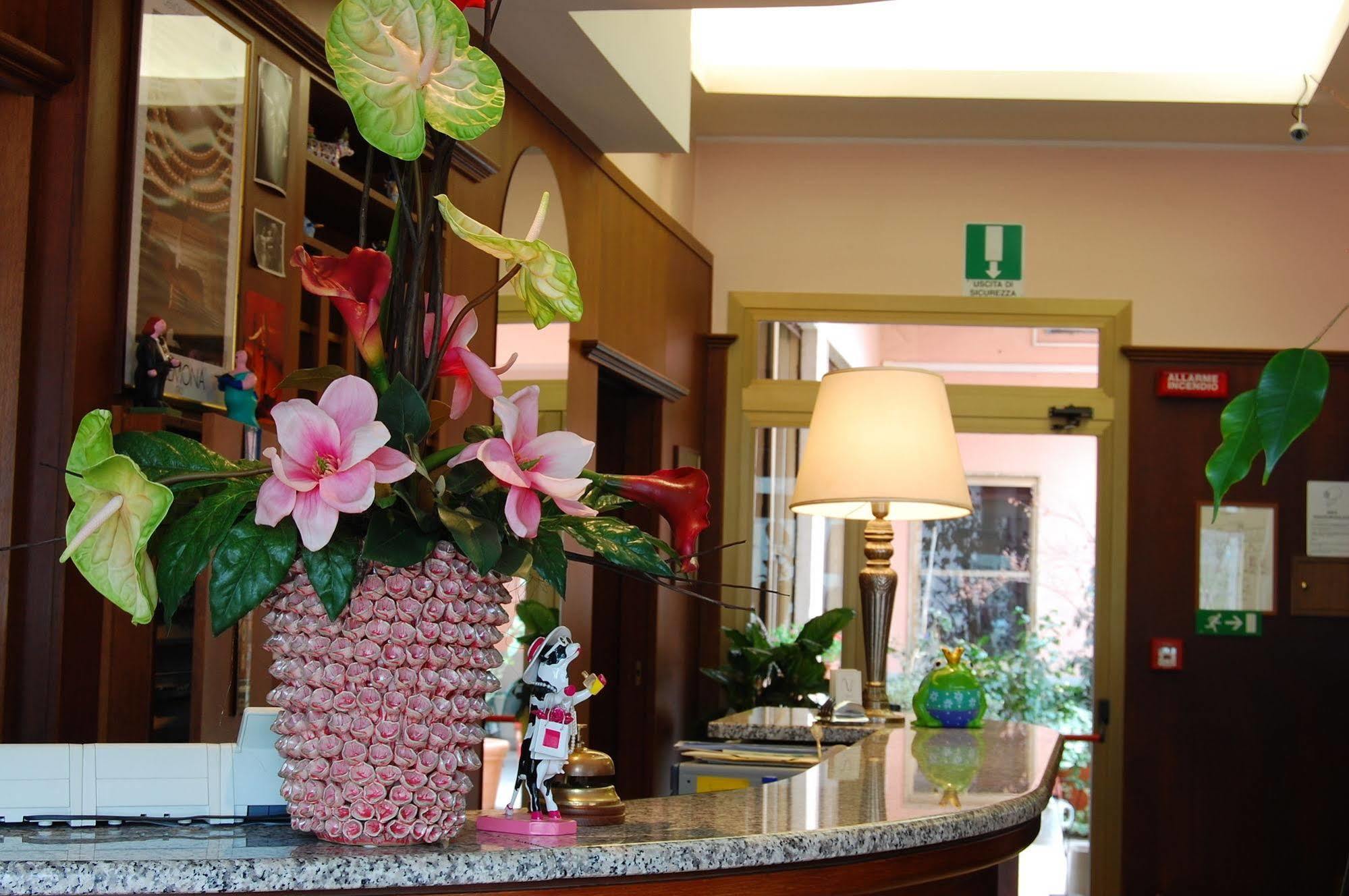 Albergo Visconti Cremona Luaran gambar